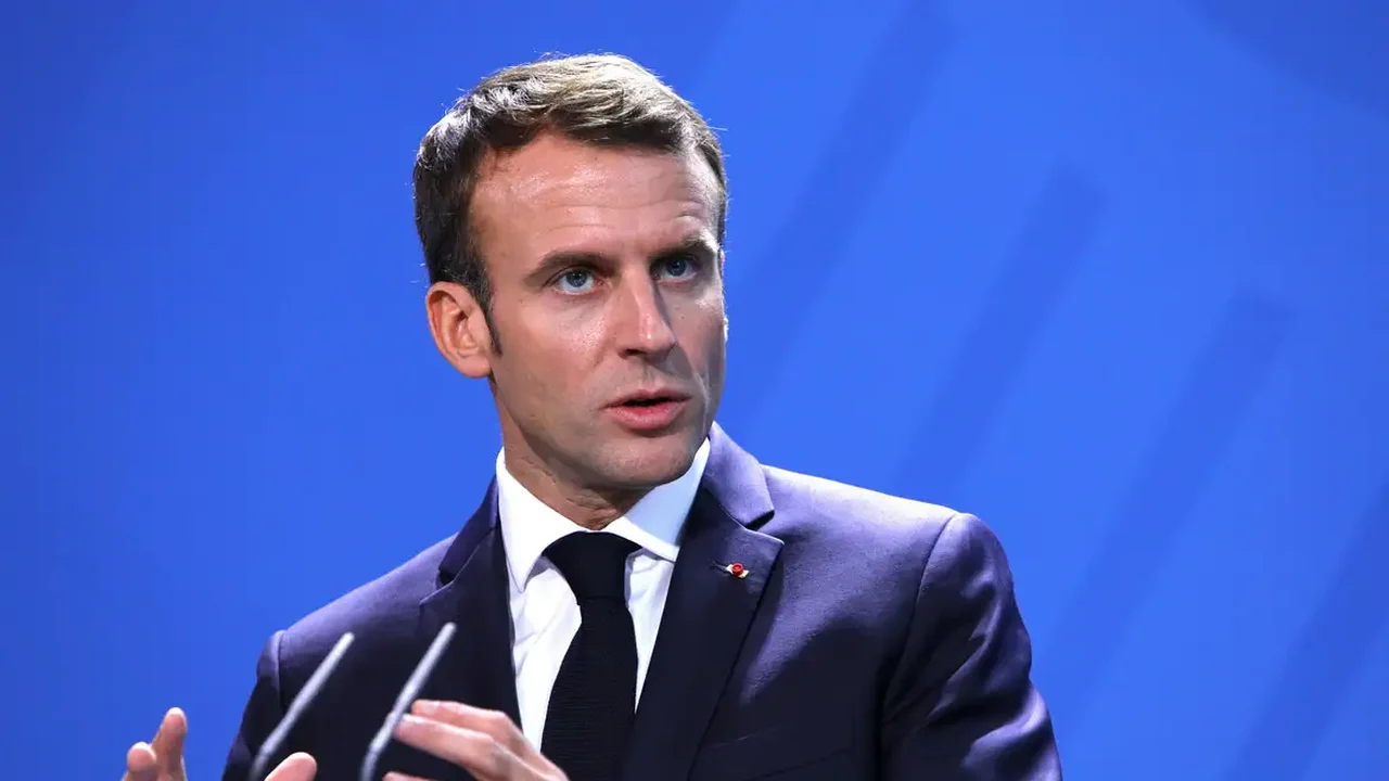 Macron fala com Trump antes de reunião de emergência sobre a guerra na Ucrânia