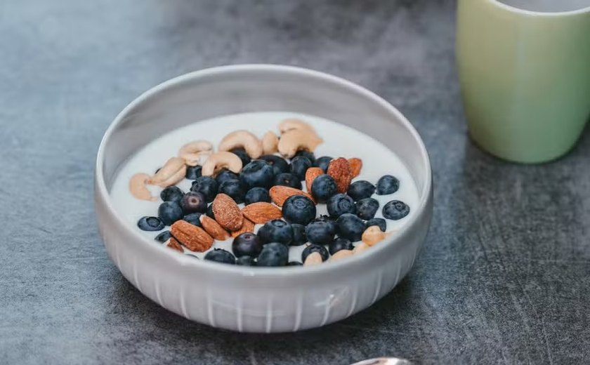 Guia do iogurte saudável: natural, grego, vegetal ou enriquecido com proteínas, qual é melhor?