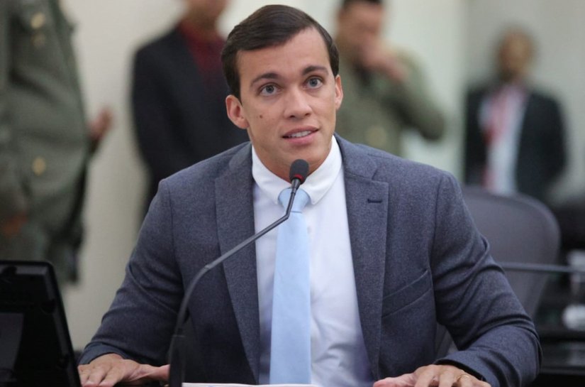 Delegado Leonam critica retirada de ambulantes em frente ao Hospital Metropolitano