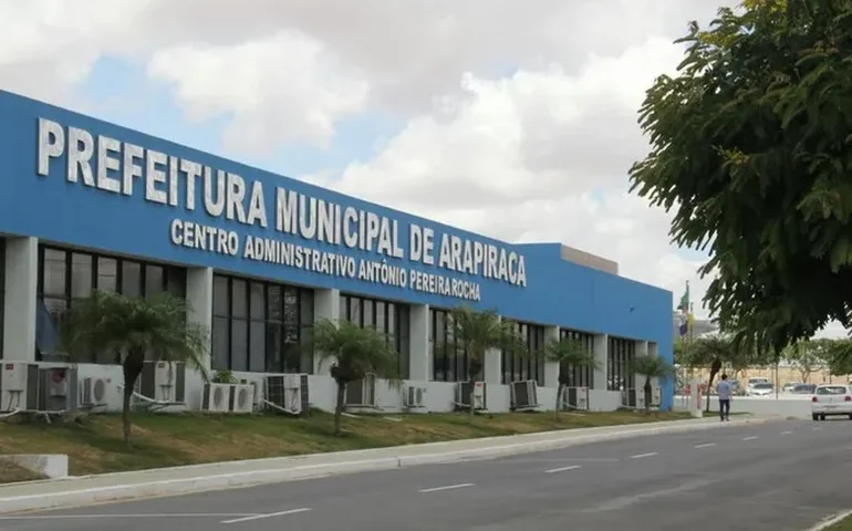 Em abril, cinco secretários municipais da prefeitura de Arapiraca devem deixar os cargos para concorrerem as eleições