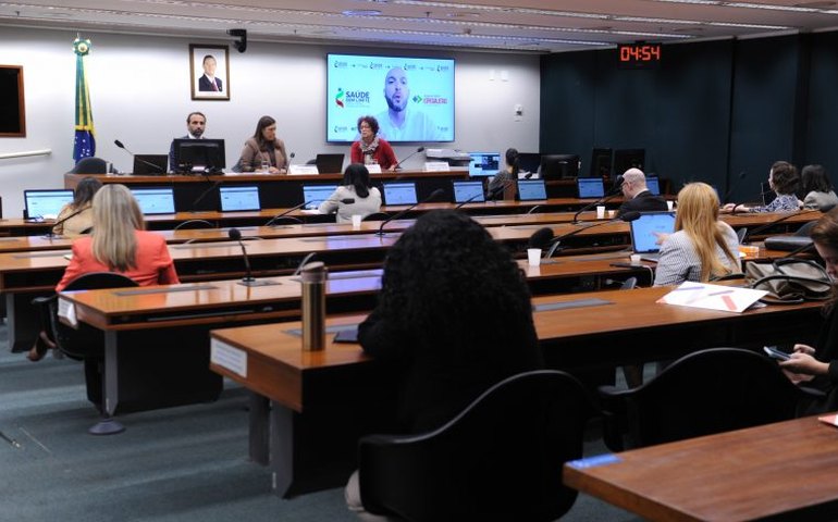 Espera por avaliação neuropsicológica no SUS pode chegar a quatro anos, aponta audiência na Câmara