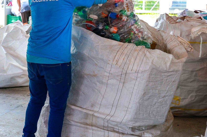Plastitroque em Coqueiro Seco coleta quase 2 toneladas de resíduos plásticos