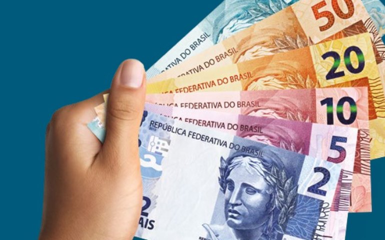 Esbanjamento de Dinheiro Público