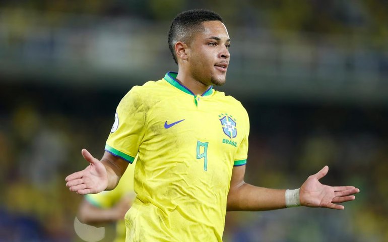 Vitor Roque comanda vitória do Brasil sobre o Peru no Sul-Americano sub-20