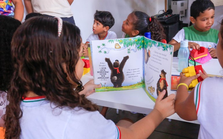Cria participa da Bienal do Livro de Alagoas com atividades lúdicas e oficinas para crianças