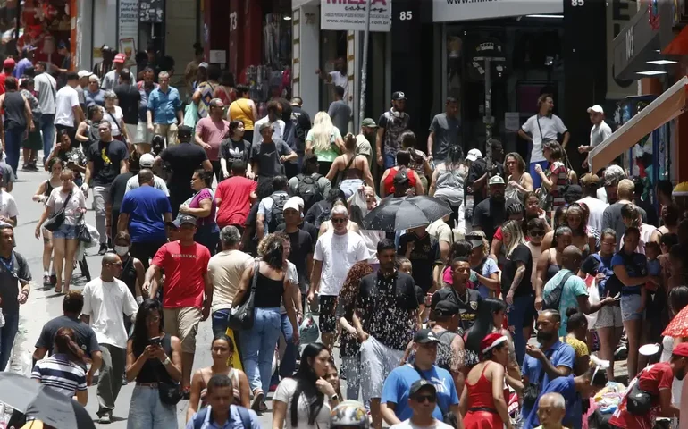 Pesquisa Datafolha aponta que um terço dos brasileiros se declara de direita