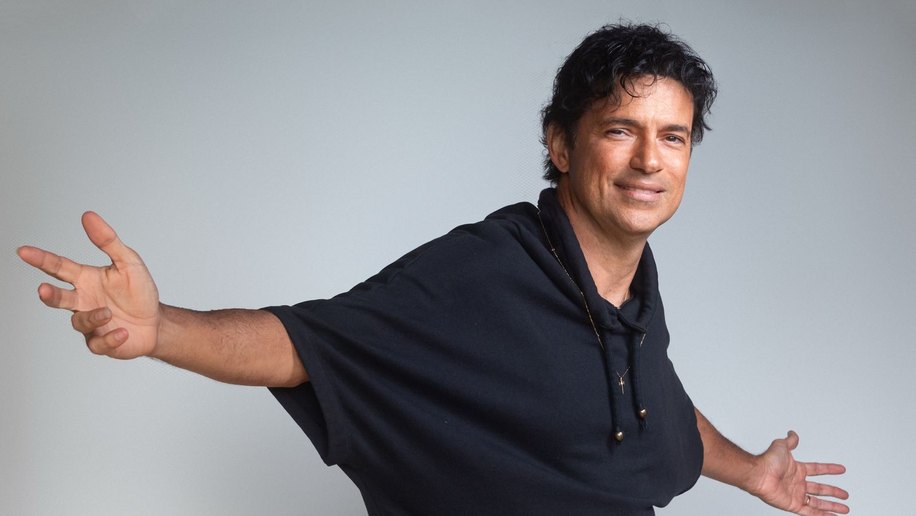 Jorge Vercillo celebra 30 anos de carreira com show em Maceió no dia 1º de maio