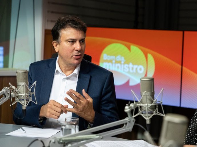 Camilo Santana anuncia duas novidades: o MEC Enem e o MEC Livros
