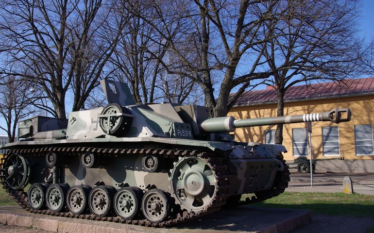 Peça de artilharia autopropulsada da 2ª Guerra é desenterrada na Alemanha