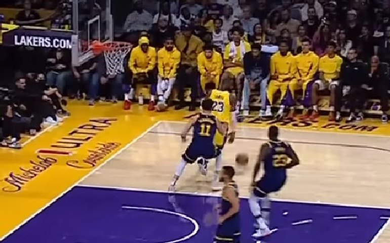 Warriors derrotam Lakers fora de casa e Bucks surpreendem Celtics na NBA