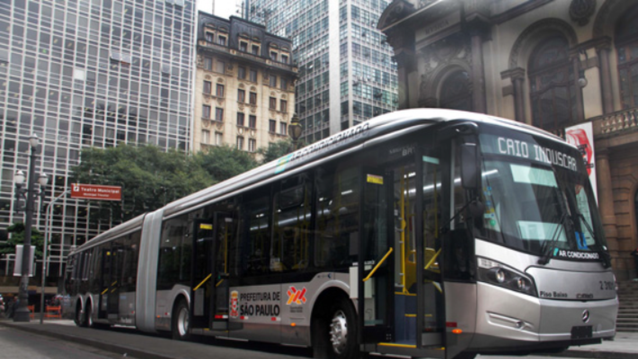 Empresas de ônibus acusadas de lavar dinheiro do PCC são alvo de operação do MP em SP