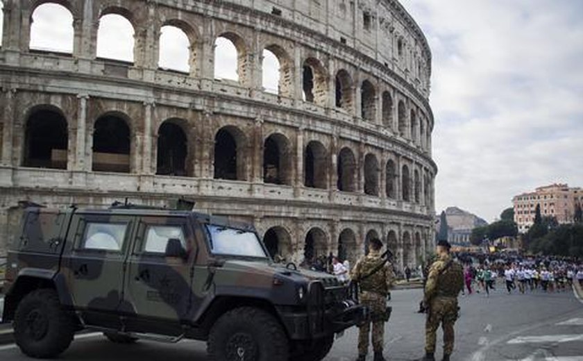 Turista brasileiro é denunciado por usar drone no Coliseu