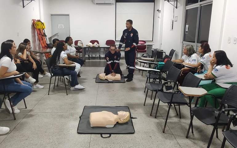 Samu recebe visita técnica de alunos do curso de Técnico de Enfermagem de Joaquim Gomes