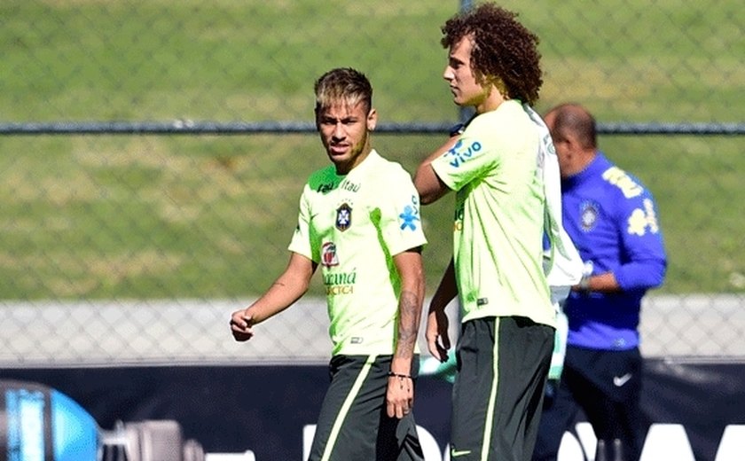 Com dor nas costas, David Luiz é poupado de &#8216;rachão&#8217; de último treino e não sabe se pega o Chile