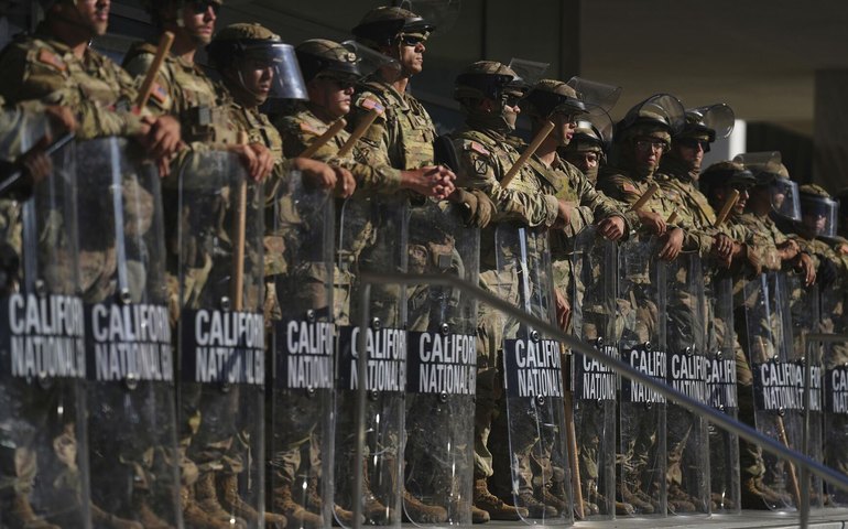 Agentes dos EUA recebem ordem para limitar batidas e prisões em meio a protestos