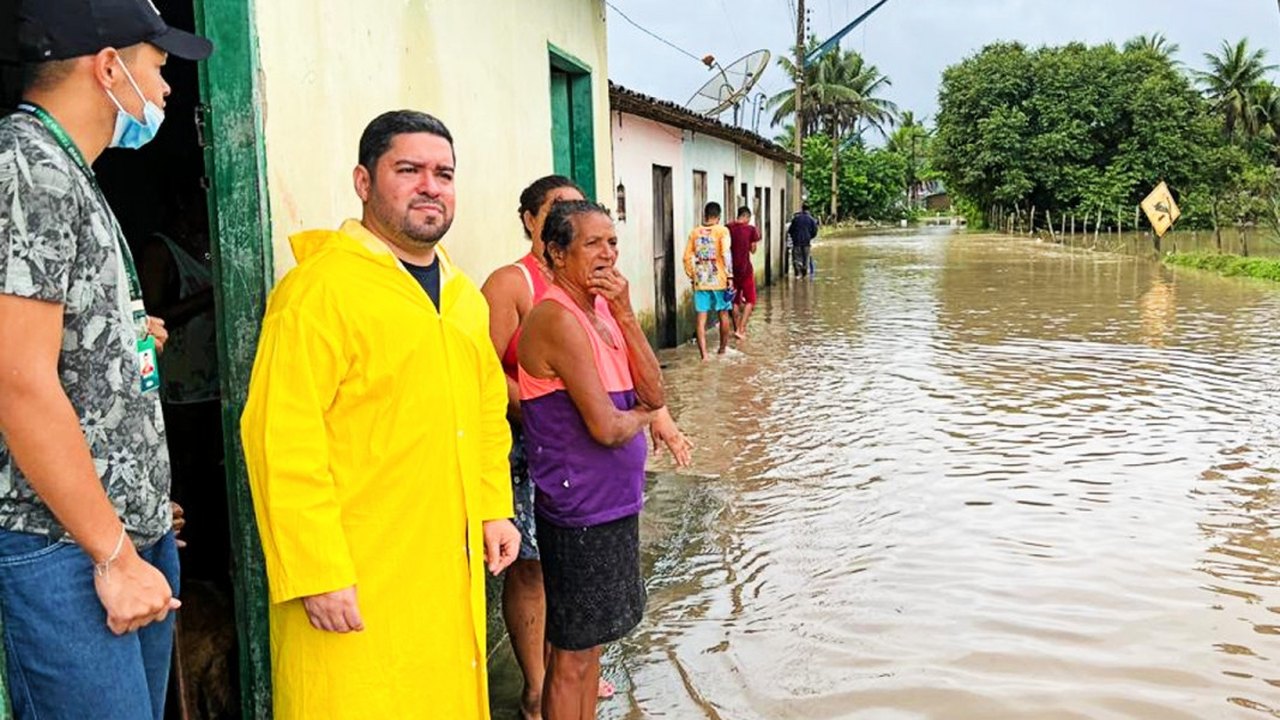 Prefeito anuncia criação do auxílio emergencial municipal às vítimas das chuvas em Viçosa