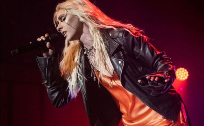 Taylor Momsen é mordida por morcego em show de turnê do AC/DC; veja vídeo