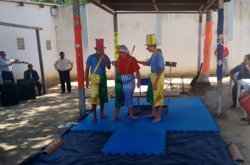 Práticas circenses marcam atividades em unidade de internação