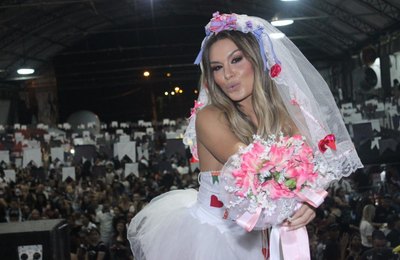 Mendigata vai vestida de noiva pro Arraiá da bateria da Gaviões da Fiel    