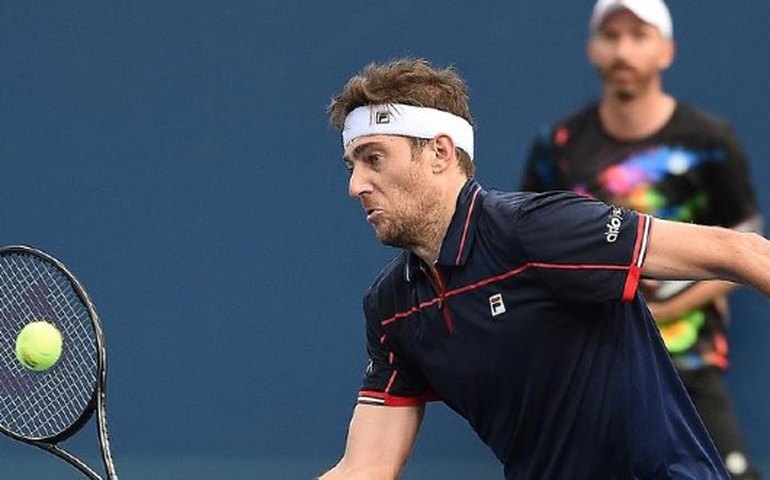 Demoliner avança à final do Torneio de São Petersburgo e busca seu maior título