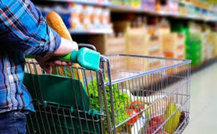 Consumidores esperam inflação de 4,8% em 12 meses a partir de maio, diz FGV