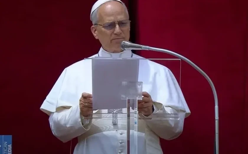 Papa Leão XIV faz apelo por paz mundial em primeira oração no Vaticano
