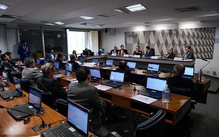 Para debatedores, reforma tributária aponta na direção certa, mas exige ajustes