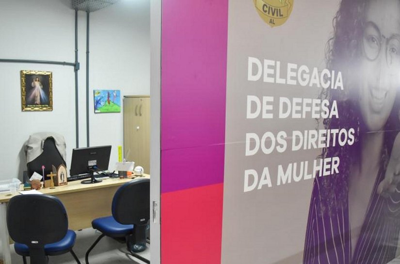 Funcionário é preso suspeito de arrastar menina de 12 anos para banheiro de estabelecimento, em Maceió