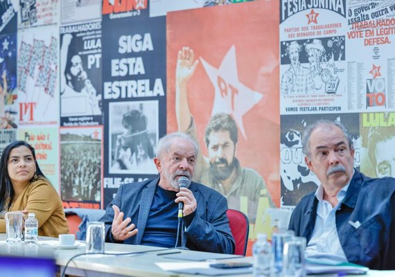 Lula debate com ambientalistas o controle do desmatamento e proteção ambiental com desenvolvimento econômico