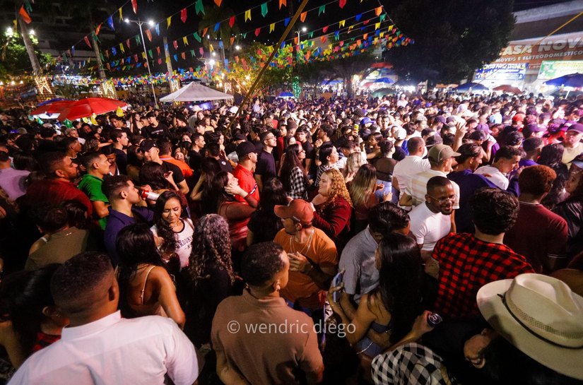 Abertura do São João do Povo reúne multidão e celebra tradição em Palmeira; festa continua neste sábado (13)