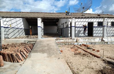 Prefeitura de Delmiro inicia reestruturação da Escola José Correia no Povoado Sinimbu