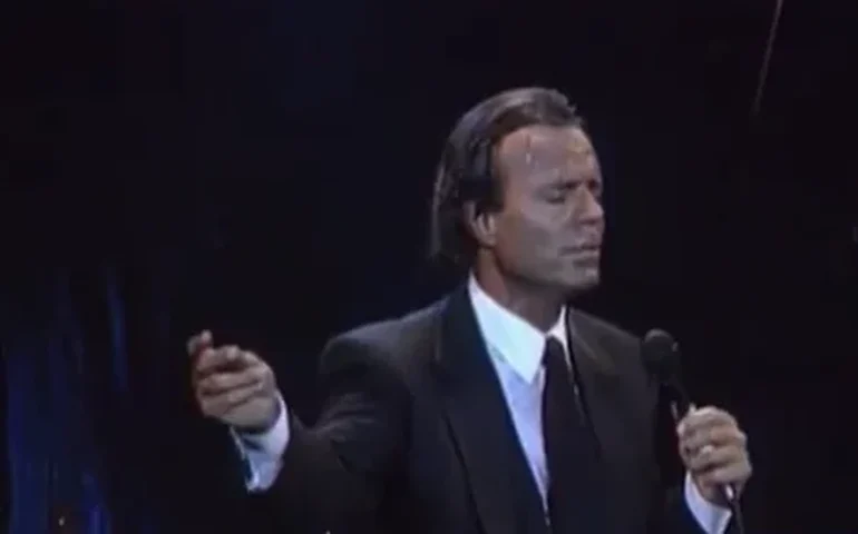 Ex-funcionárias acusam Julio Iglesias de assédio sexual e abuso de poder em residências no Caribe