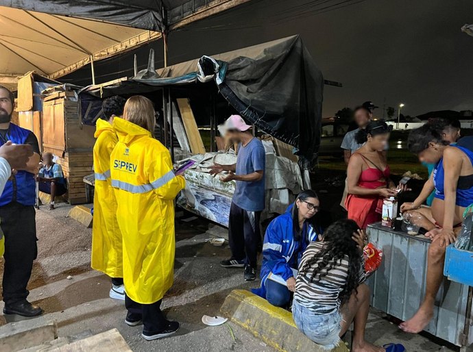 Ação da Seprev e do 5º BPM leva acolhimento e serviços sociais à população em vulnerabilidade no Benedito Bentes