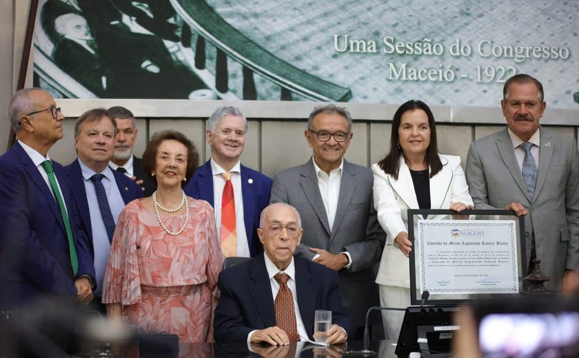Pediatra Milton Hênio recebe a comenda Tavares Bastos em sessão emocionante