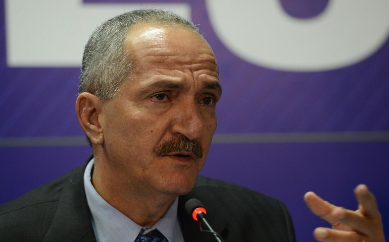 Brasil precisa de submarinos em rios da Amazônia para reforçar a defesa, diz Aldo Rebelo à Sputnik