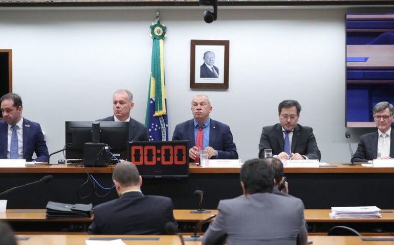 Proposta para cobrar Imposto de Importação em compras pela internet divide opiniões na Câmara