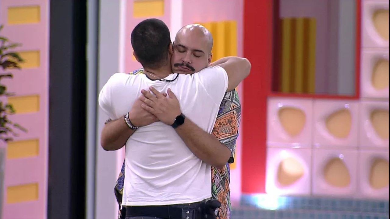 Brothers ficam abalados com desistência de Tiago do BBB 22; mãe e marido apoiaram