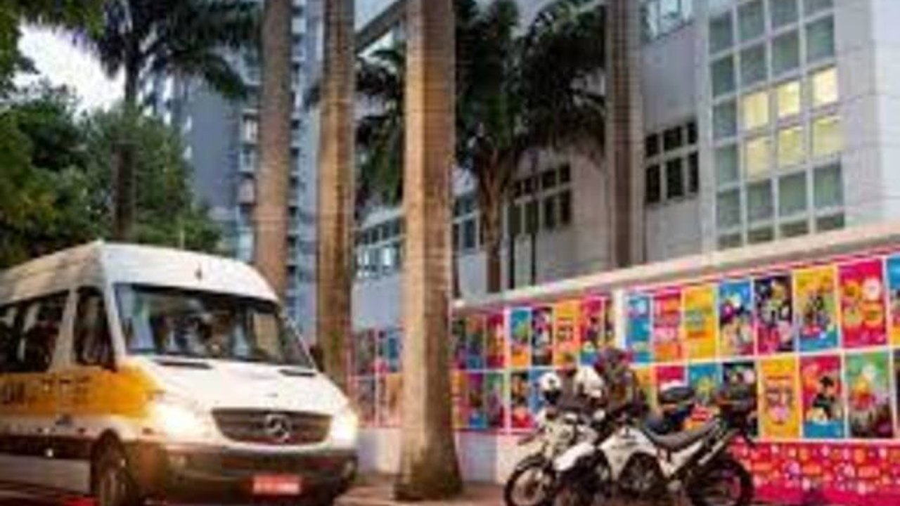 Vereador de Goiânia se veste de palhaço, exibe revólver e pede ‘chibatadas’