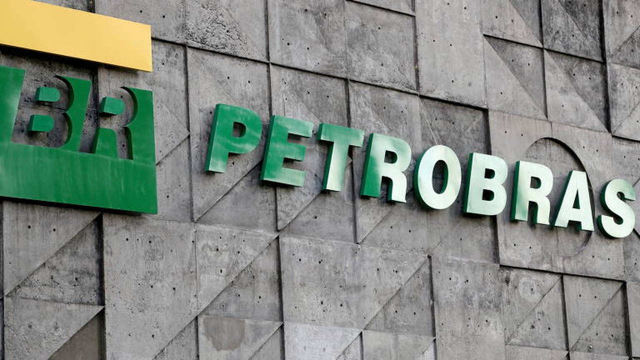 Petrobras terá unidade dedicada à produção de BioQAV e diesel 100% renovável