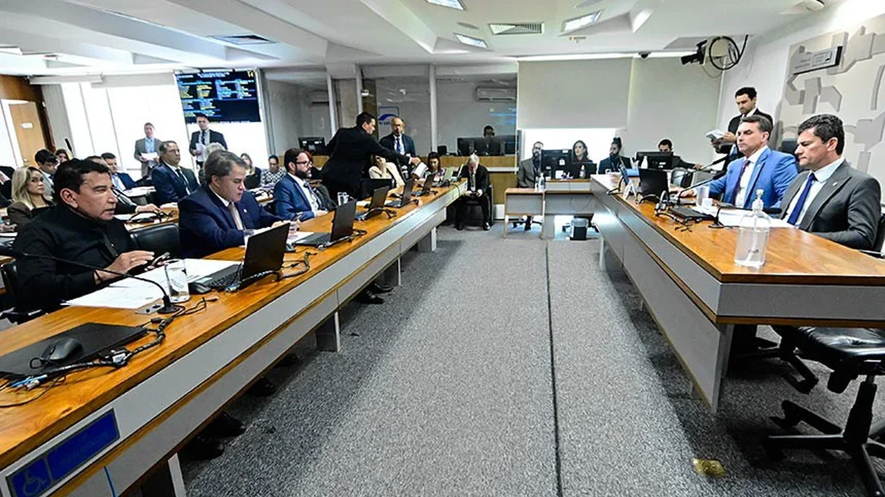 CCJ da Câmara vota PEC que reduz maioridade penal para 16 anos
