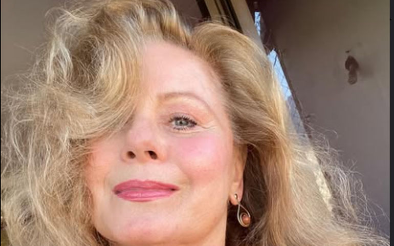 Com quase 2 milhões de seguidores, Vera Fischer revela que superou aversão ao celular e agora se comunica por emojis