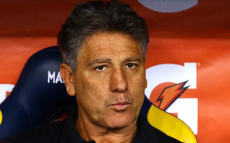 Após vaga, Renato Gaúcho faz analogia com paquera para questionar posse de bola