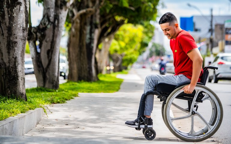 Arapiraca avança em acessibilidade com sistema pioneiro de gestão de próteses e órteses