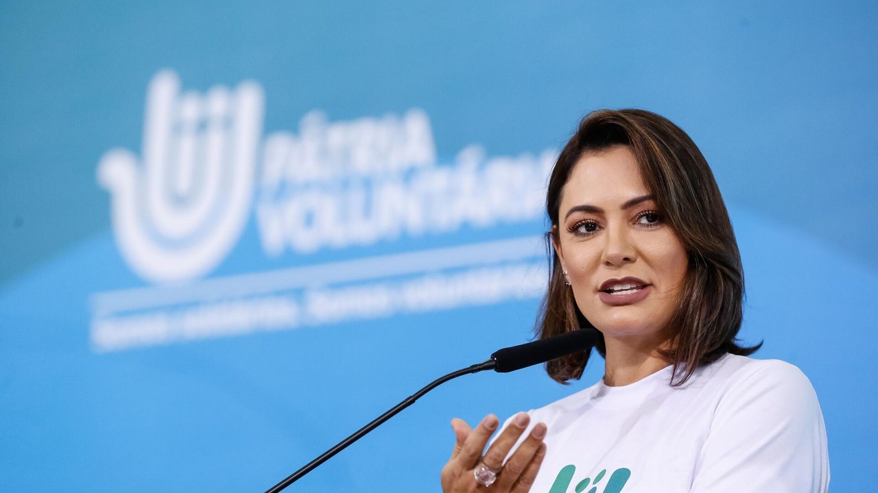 Tio de Michelle Bolsonaro é solto após ser detido com pornografia infanto-juvenil