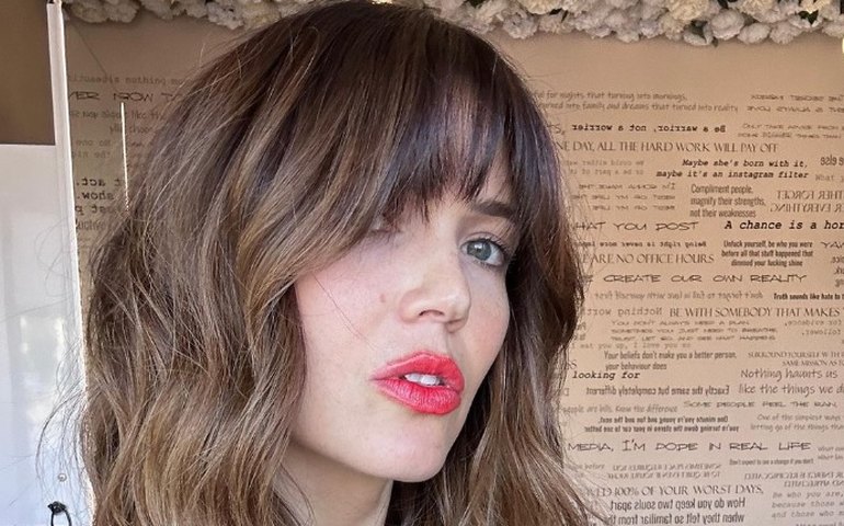 Atriz de 'This Is Us' revela que já recebeu cheque de 1 centavo como pagamento de royalties