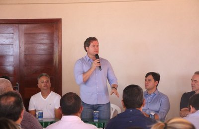 Marx Beltrão buscará solução para barraqueiros na praia do Francês   