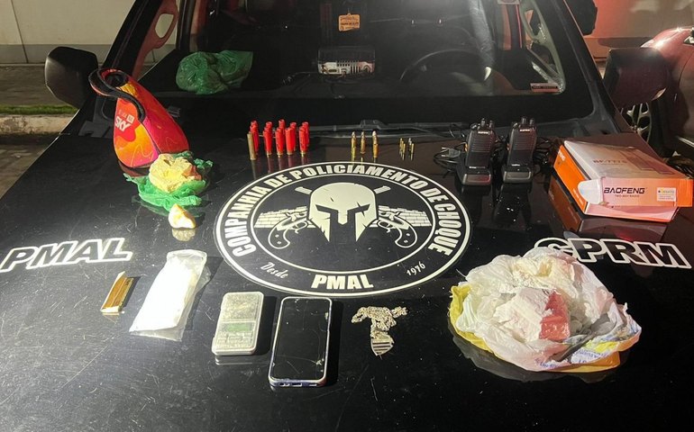 Companhia de Choque apreende munições, armas e drogas em Maceió