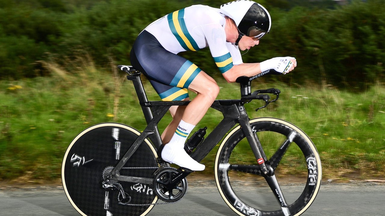 Campeão de ciclismo Rohan Dennis arrastou mulher pela rua antes de matá-la, diz polícia australiana