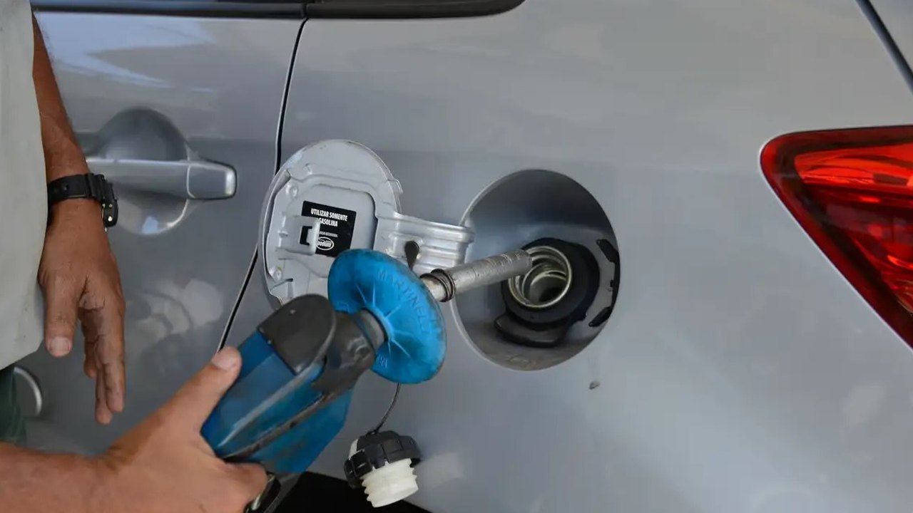 MP autoriza subsídio de até R$ 1,20 por litro para diesel importado