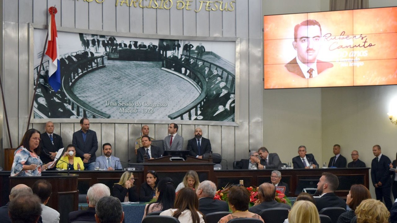 Sessão solene presta homenagem ao centenário de Rubens Canuto
